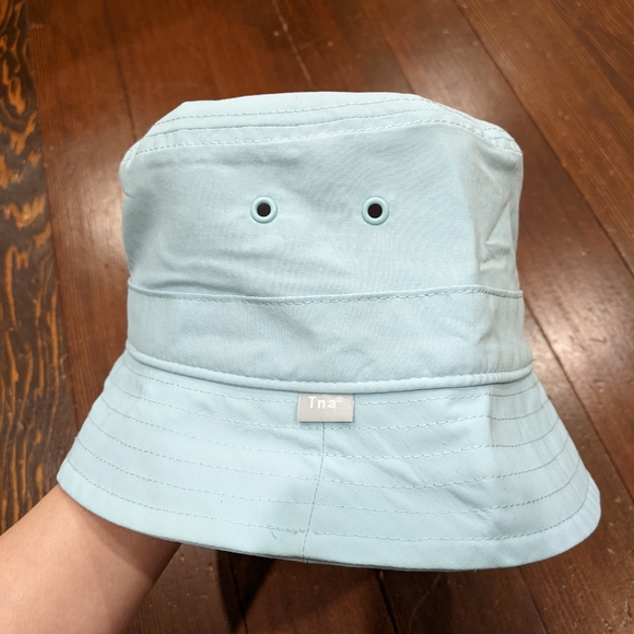 NWOT - M/L - Aritzia - TNA - Bucket Hat in Pale Turquoise - Picture 1 of 6